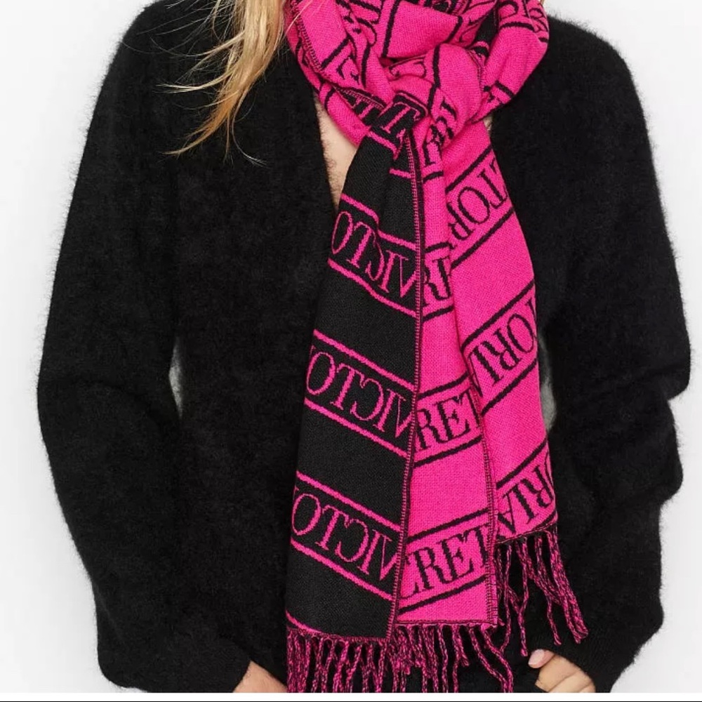 Victoria’s Secret scarf NWT